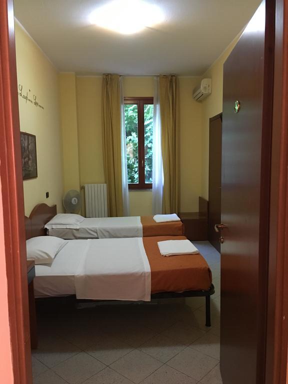 Quarto com 2 Camas de Solteiro